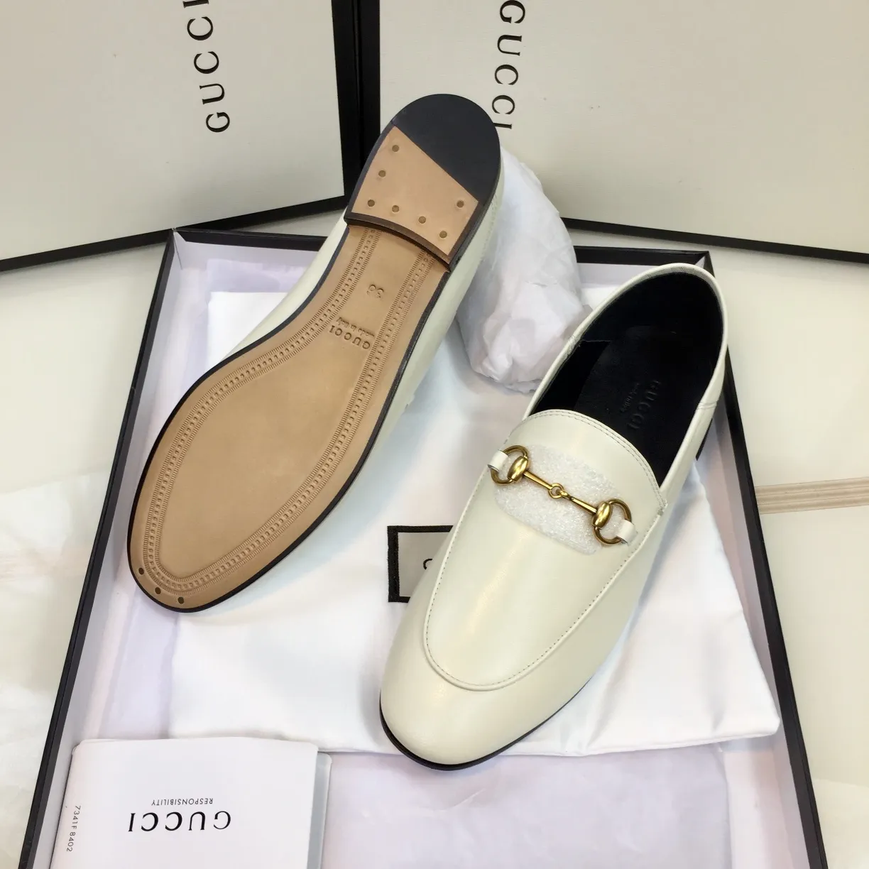 👟👟Ex-factory price 440👟👟～～GUCCI～Gucci Gucci classic century model, classic strawberry 3D printing, never fade, original purchase, purchasing agent level, welcome to compare, do not return the original version, G family classic flat shoes, mules, slippers and half slippers. Stamped logo Fabric: Original calfskin, lining feet/cowhide lining Outsole: Imported genuine leather outsole Size: 34-41 "34/41 custom-made, non-refundable, please come first to order. Verbal customization is not accepted" This panel can be customized Men's size: 39-45 "Custom-made, non-refundable" Packaging: Comes with a full set of top-quality packaging